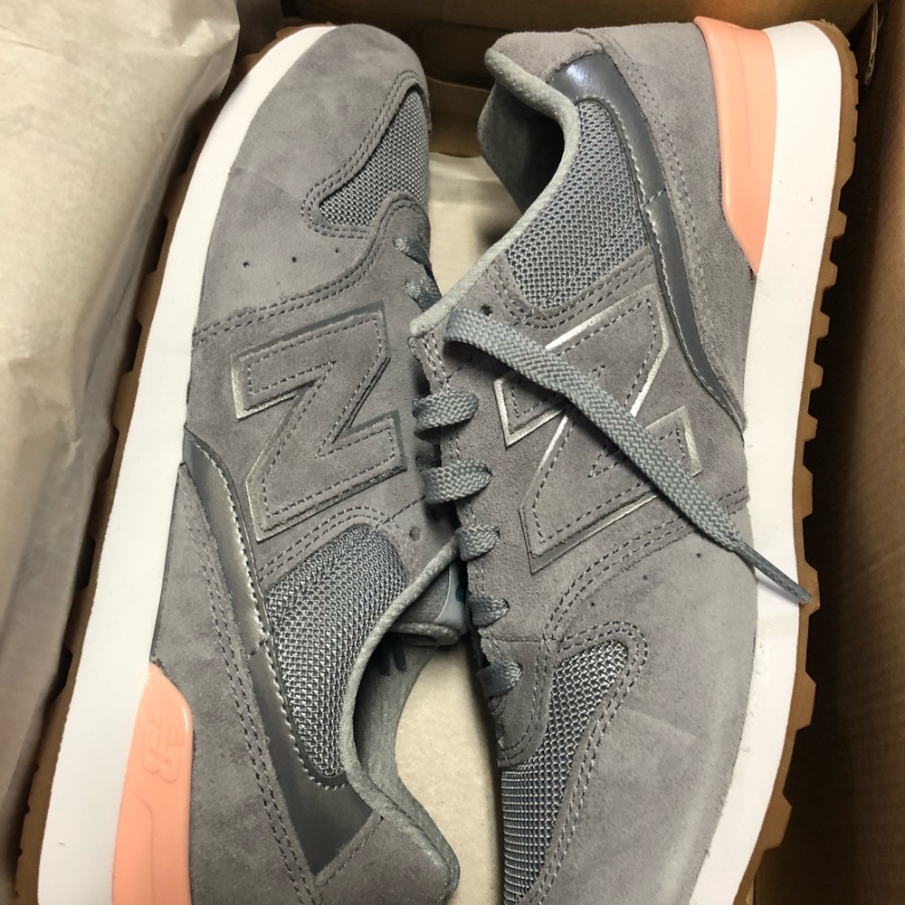 New Balance Classics 696